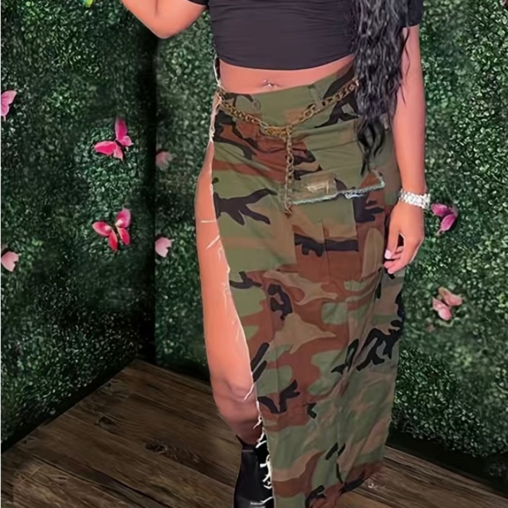 Camouflage Skirt With Split - image 4